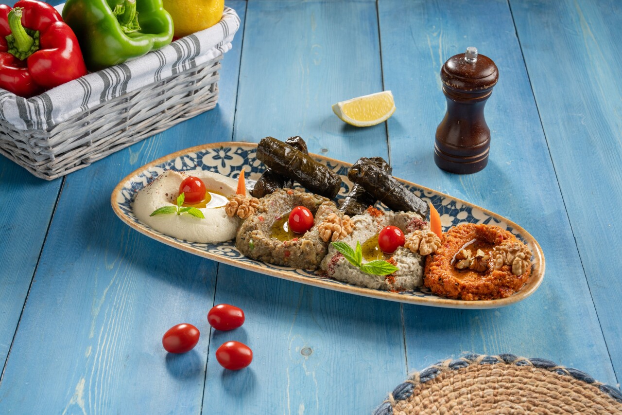صحن مقبلات مشكل